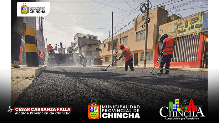 Hoy inicio del proceso de asfaltado en la emblemática Calle Santo Domingo, desde la iglesia hasta la Av. San Martín, una intervención destinada a mejorar tanto la infraestructura vial como los espacios peatonales e iluminarias.
La Gerente de acondicionamiento territorial Ing. María Celis Siguas, liderando un equipo técnico, se reunió con el Residente de la obra, Constructora “Grupo Ventura”, para evaluar el progreso del proyecto y garantizar que se cumplan todos los estándares necesarios.
Nuestro compromiso es entregar una obra de calidad que beneficie a nuestros ciudadanos y vecinos.