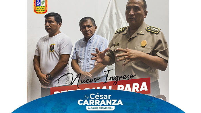 El auditorio del centro cultural se convirtió en el lugar de capacitación para el personal recién contratado encargado de mantener el orden en las calles, en cumplimiento de la ordenanza municipal 0014-2015 A35, que incluye el decomiso de bienes consumibles o materiales. El Subgerente de Seguridad Ciudadana, Alex Ramos, y el Coronel en turno de la PNP Daniel Elías Soto impartieron las instrucciones para garantizar la efectividad en la retirada de comerciantes ambulantes.
Nuestro nuevo equipo comenzará sus labores de inmediato, a partir del 29 de febrero al amanecer, para evitar que los comerciantes informales ocupen las vías públicas, priorizando la limpieza, fluidez y salud pública. Es crucial contar con el apoyo de los ciudadanos para fortalecer esta iniciativa y mantener nuestra provincia limpia y ordenada.