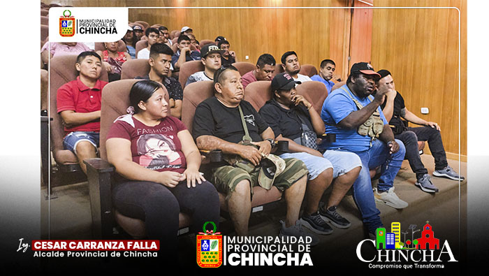 El auditorio del centro cultural se convirtió en el lugar de capacitación para el personal recién contratado encargado de mantener el orden en las calles, en cumplimiento de la ordenanza municipal 0014-2015 A35, que incluye el decomiso de bienes consumibles o materiales. El Subgerente de Seguridad Ciudadana, Alex Ramos, y el Coronel en turno de la PNP Daniel Elías Soto impartieron las instrucciones para garantizar la efectividad en la retirada de comerciantes ambulantes.
Nuestro nuevo equipo comenzará sus labores de inmediato, a partir del 29 de febrero al amanecer, para evitar que los comerciantes informales ocupen las vías públicas, priorizando la limpieza, fluidez y salud pública. Es crucial contar con el apoyo de los ciudadanos para fortalecer esta iniciativa y mantener nuestra provincia limpia y ordenada.