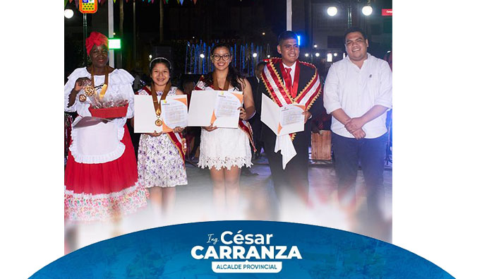 En el II Festival de Festejo, celebrado en la plaza mayor de Chincha, se destacaron cuatro figuras emblemáticas: María del Carmen Vicenta Ferreya Lobatón, Valentina Luciana Diestro Céspedes, Doña Karla Sánchez Espinoza y Diego Fabricio Melo Medrano. Estas distinguidas personas fueron honrados por la Municipalidad Provincial de Chincha (MPCH) por su excepcional labor en la promoción y preservación de la rica cultura chinchana a nivel nacional e internacional. Su compromiso y dedicación resaltan como ejemplos inspiradores, fortaleciendo los lazos comunitarios y enriqueciendo la identidad cultural de Chincha. Su contribución ha trascendido fronteras, llevando consigo el vibrante espíritu y las tradiciones arraigadas en esta tierra ancestral. La noche se llenó de gratitud y admiración por estos valiosos guardianes de la herencia cultural chinchana, cuyo legado perdurará por generaciones.