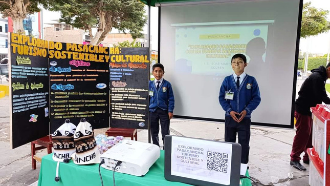 📌 𝗢𝗥𝗚𝗨𝗟𝗟𝗢 𝗦𝗜𝗛𝗨𝗔𝗦𝗜𝗡𝗢 👏
La Municipalidad Provincial de Sihuas felicita a los estudiantes de la Institución Educativa José María Eguren de Pasacancha y la Institución Educativa Emblemática Capitán Marcelino Valverde Solórzano por su destacada participación en la XXXIV Feria Escolar Nacional de Ciencia y Tecnología "Eureka" 2024. Por un lado, los representantes de Pasacancha lograron el primer puesto en la categoría D de Ciencias Sociales; mientras que, los adolescentes del Capitán Marcelino Valverde obtuvieron el décimo lugar a nivel nacional en Ciencia y Tecnología.
El proyecto "Explorando Pasacancha: Turismo Sostenible y Cultural" fue el que permitió a los estudiantes de José María Eguren alcanzar el primer puesto regional, destacándose por su creatividad y enfoque en la conservación del patrimonio cultural y ambiental. Por otro lado, el proyecto "Bobina de Tesla con Panel Solar", desarrollado por los estudiantes del Capitán Marcelino Valverde, destacó en el ámbito nacional por su innovación tecnológica y la aplicación de energías renovables.
La Feria Escolar Nacional de Ciencia y Tecnología "Eureka" 2024, más allá de ser una competencia, es una plataforma invaluable para fortalecer la educación, promover la investigación científica y fomentar la innovación en los estudiantes de todo el país. Los logros obtenidos por nuestros participantes no solo enorgullecen a sus respectivas instituciones, sino que también colocan a la provincia de Sihuas en el radar nacional como un referente de creatividad, dedicación y compromiso con el desarrollo de nuevas ideas.
Y ahora, con gran orgullo, los jóvenes sihuasinos darán un paso más para representar a nuestro país en la Feria Educativa Internacional que se celebrará en Ecuador, llevando consigo el espíritu de innovación y esfuerzo que los caracteriza. Con su proyecto "Explorando Pasacancha: Turismo Sostenible y Cultural" y "Bobina de Tesla con Panel Solar", tendrán la oportunidad de demostrar al mundo lo que los jóvenes de nuestra región son capaces de lograr.
Felicitamos a todos nuestros jóvenes, docentes y familias que han contribuido al éxito de estos logros. ¡Que sigan cosechando éxitos y llevando el nombre de Sihuas muy en alto!
