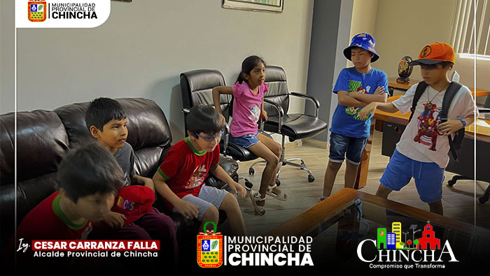 La Municipalidad Provincial de Chincha abrió sus puertas para una fructifera visita guiada, brindando a los niños una experiencia única como finalización de sus vacaciones útiles.
Exploraron las distintas funciones desempeñadas por nuestro personal y las diferentes áreas administrativas. Además, tuvieron la oportunidad de hacer una visita a la oficina de nuestro alcalde y explorar la sala de reuniones donde imaginaron el futuro de Chincha.
Fue un encuentro motivador en el que los pequeños recogieron saberes muy importantes sobre la administración de su ciudad.