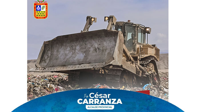 El relleno sanitario de Chincha está mejorando constantemente gracias al trabajo de nuestros operadores e ingenieros ambientales. Recientemente, nuestros regidores realizaron una visita para evaluar su progreso. Actualmente, están enterrando la primera capa y mejorando la base para la segunda capa, la cual ya está completada en un 25%. Además, han implementado un sistema para humedecer y endurecer la tierra, asegurando una base sólida.
Por otro lado, el área de compostaje está completamente operativa, recibiendo más de 500kg de residuos sólidos diarios y produciendo composta natural y orgánica. Esta composta se destina a entidades asociadas como escuelas y hospitales, entre otras.
El relleno sanitario de Chincha es un ejemplo de nuestro compromiso con mantener la ciudad limpia y ordenada.