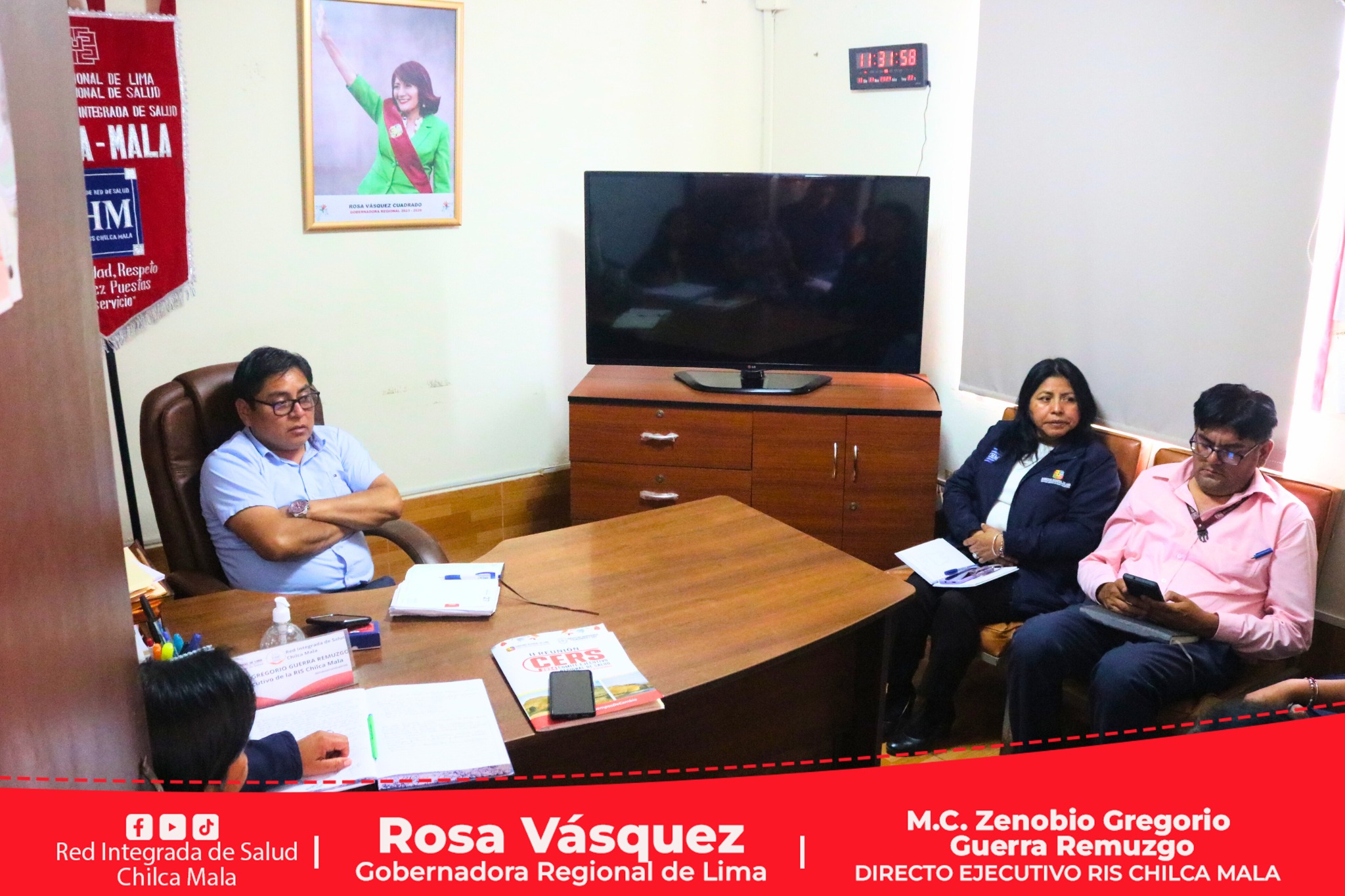 Director Ejecutivo de la RIS Chilca Mala lidera mesa de trabajo con su equipo de gestión.