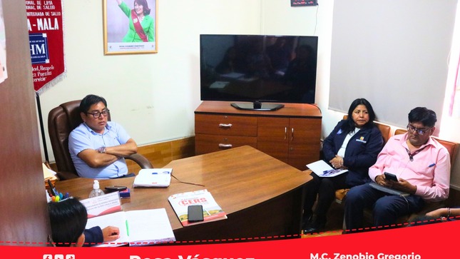 Director Ejecutivo de la RIS Chilca Mala lidera mesa de trabajo con su equipo de gestión.