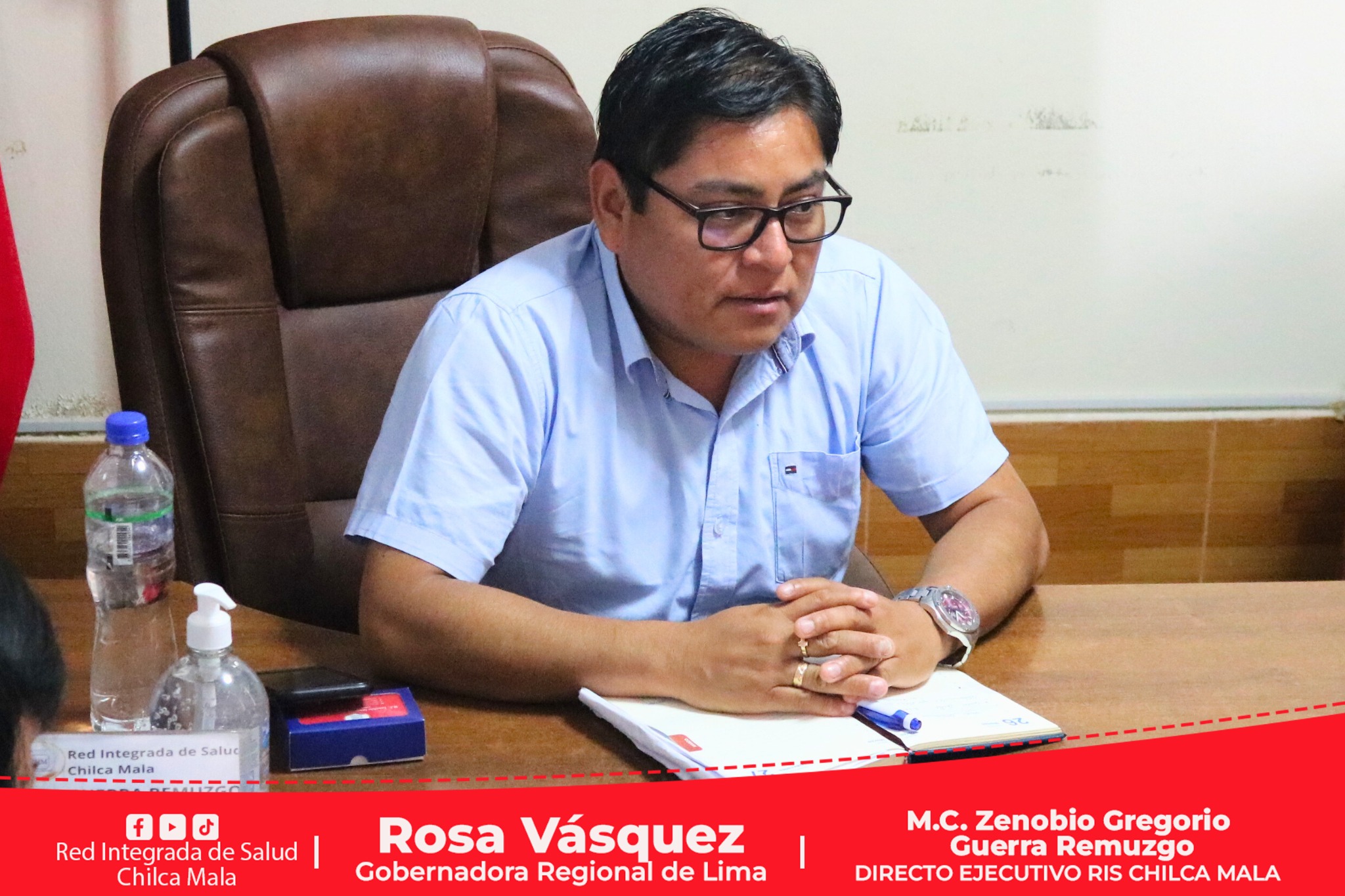 Director Ejecutivo de la RIS Chilca Mala lidera mesa de trabajo con su equipo de gestión.