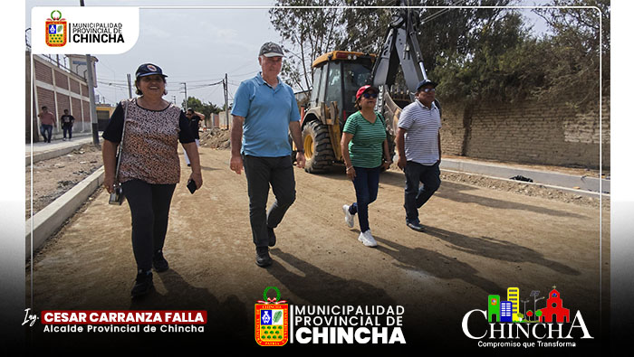 Con la reciente inauguración de nuevas calles y parques, los proyectos continúan avanzando de manera discreta pero constante. Entre ellos destacan las obras de las pistas y veredas en el sector de Bancarios, la calle Santo Domingo, la escombrera autorizada y el colegio 15 de Agosto, que se encuentra en fase final de construcción.
El equipo de regidores, liderado por el Ing. César Carranza Falla, realizó una visita de supervisión para evaluar el progreso de estas importantes obras que buscan elevar la calidad de vida en nuestra provincia y mejorar la experiencia de nuestros ciudadanos. Es crucial que se protejan y cuiden estos proyectos, ya que representan un símbolo de progreso y prosperidad para Chincha.