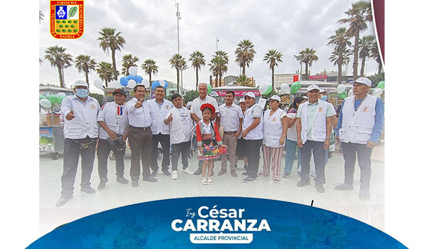 Con un colorido ambiente, música y danzas; se celebró el  ¡Día del Emoliente! 🇵🇪 en nuestra provincia.
👉🏼 Durante la celebración, el alcalde César Carranza Falla, felicitó a cada uno de los emolienteros por su día y destacó la labor que vienen desarrollando en horas de la madrugada y altas horas de la noche de manera limpia y ordenada.
Las personas que se congregaron en la Plaza de armas, disfrutaron gratuitamente de los emolientes, macas y bebidas tradicionales.