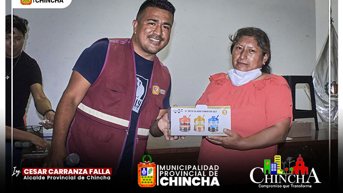 El Área de Desarrollo Humano y Promoción Social llevó a cabo la primera capacitación anual, dirigida a diferentes instituciones como Comedores, Vasos de Leche y Centros de Salud, entre otros. La Licenciada Eida Saavedra Simbala nos brindó una instrucción detallada sobre la manipulación, tratamiento y almacenamiento adecuados de los alimentos, con un enfoque especial en la importancia de mantener una temperatura óptima en su conservación. En vista de las condiciones actuales, se enfatizó la necesidad de almacenar los alimentos en áreas frescas y controladas para garantizar su durabilidad y calidad. La reunión culminó con un alegre sorteo para las asistentes.