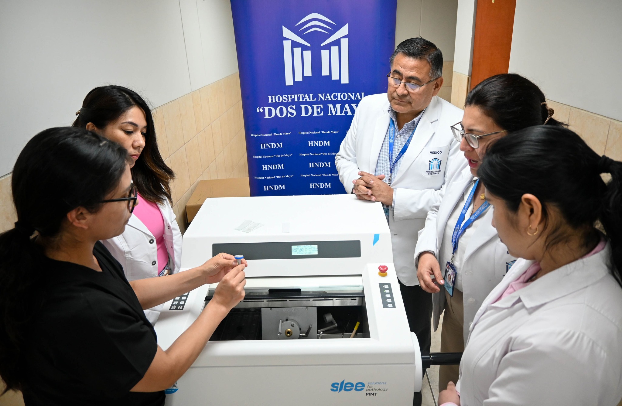 Hospital Nacional “Dos de Mayo” incorpora nuevo criostato y coloreador automático de última generación para optimizar diagnóstico de tumores