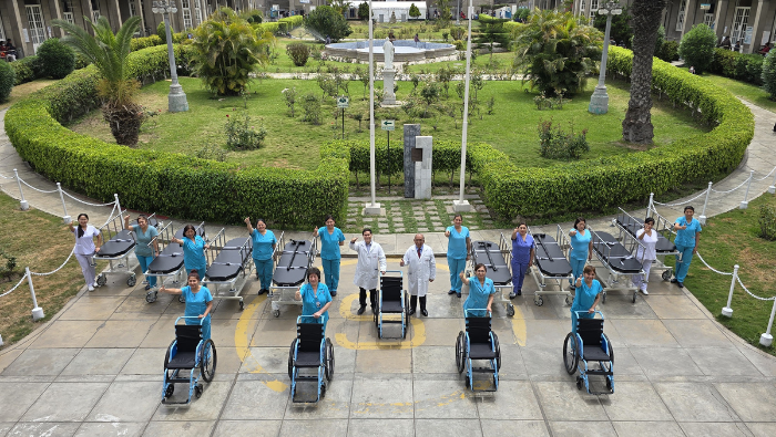 En beneficio del paciente: Hospital Loayza recibe camillas y sillas de ruedas
