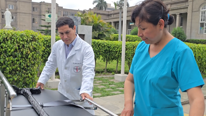En beneficio del paciente: Hospital Loayza recibe camillas y sillas de ruedas
