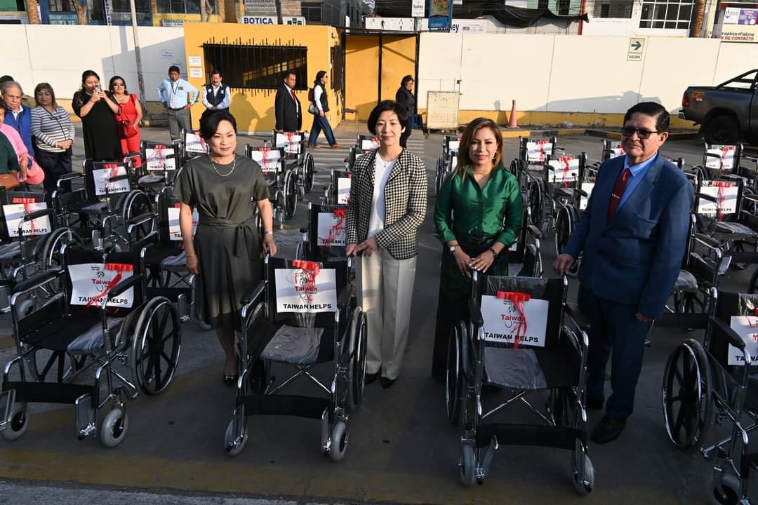 Minsa: autoridades de Taipéi donan 60 sillas de ruedas al Hospital Cayetano Heredia