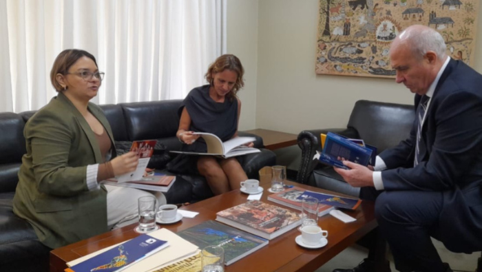 El director general para Asuntos Culturales de la Cancillería sostuvo una reunión con la secretaria general de la FLACSO