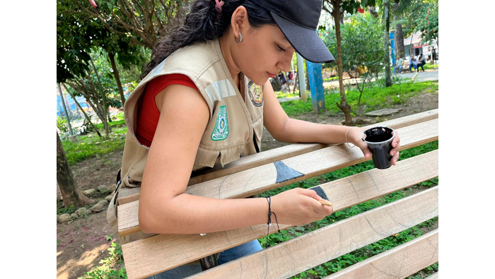Jornada de lijado y pintado del monolito en la plazuela "Cabo Alberto Leveau", Barrio Suchiche - Tarapoto.