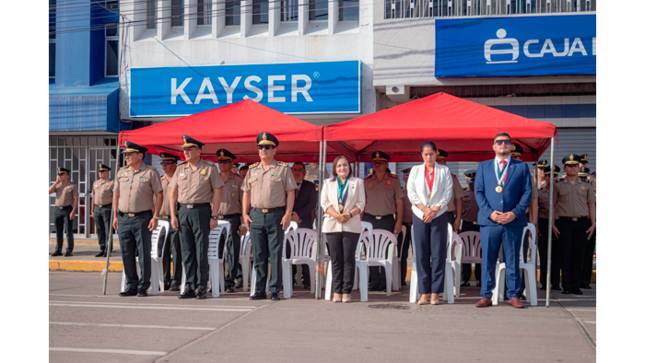 Ceremonia de Izamiento de nuestro Pabellón Nacional en la Plaza Mayor de Tarapoto.