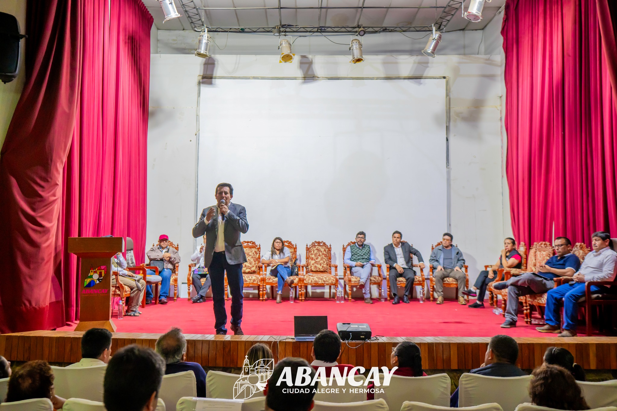 💯Defensa Del Hospital Guillermo Díaz De La Vega Une A Autoridades Y Población De Abancay.