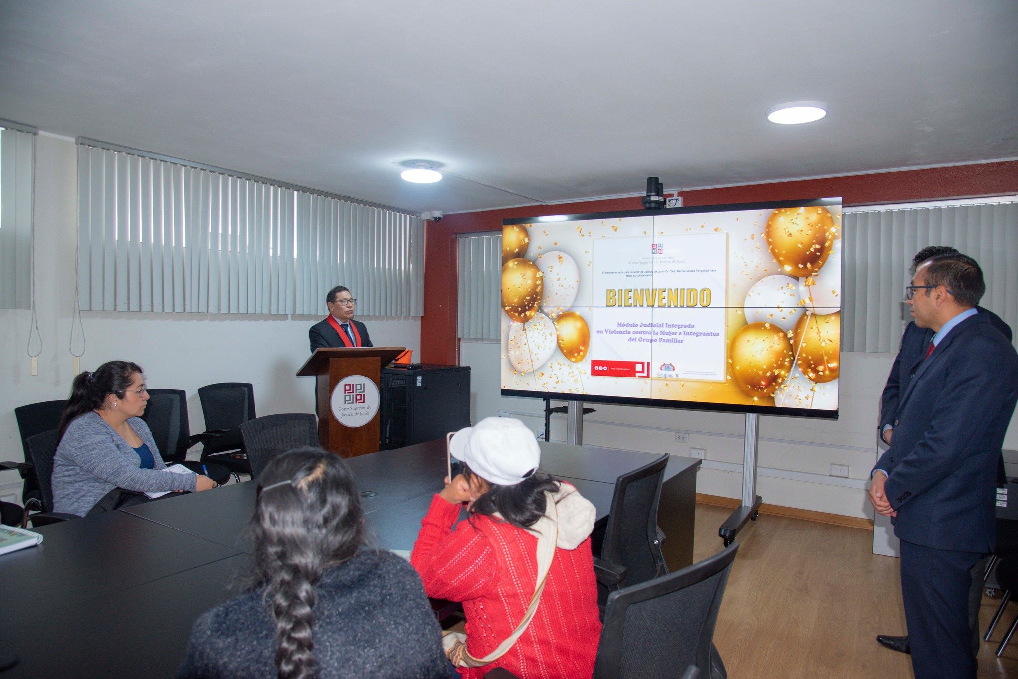 Presidente de la Corte Junín inauguró equipos de alta gama