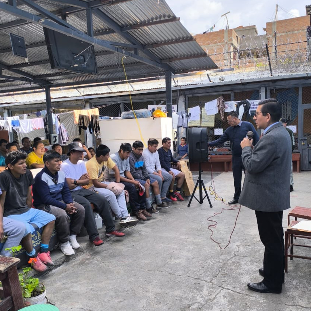 Juez penal de Tarma dictó charla en establecimiento penitenciario
