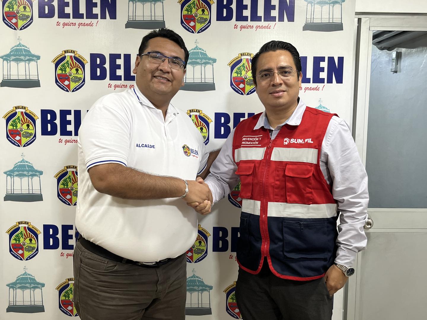 El alcalde Cesar Vidaurre Floridas recibió con mucho agrado la visita protocolar del abogado Lee Paolo Rivera Guerra