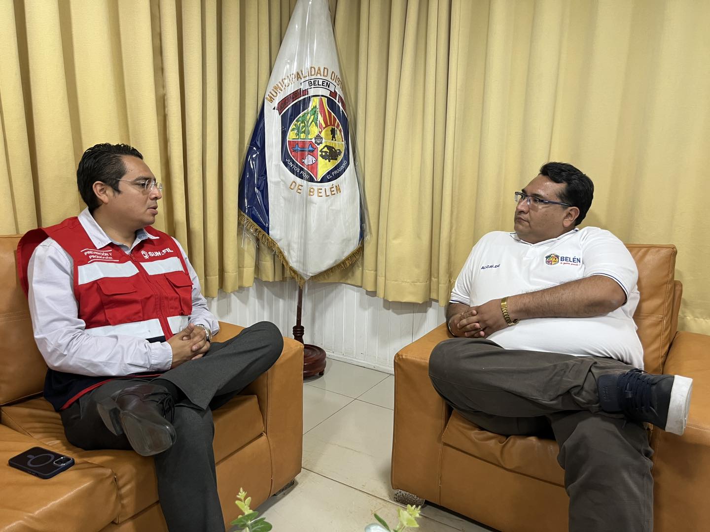 El alcalde Cesar Vidaurre Floridas recibió con mucho agrado la visita protocolar del abogado Lee Paolo Rivera Guerra
