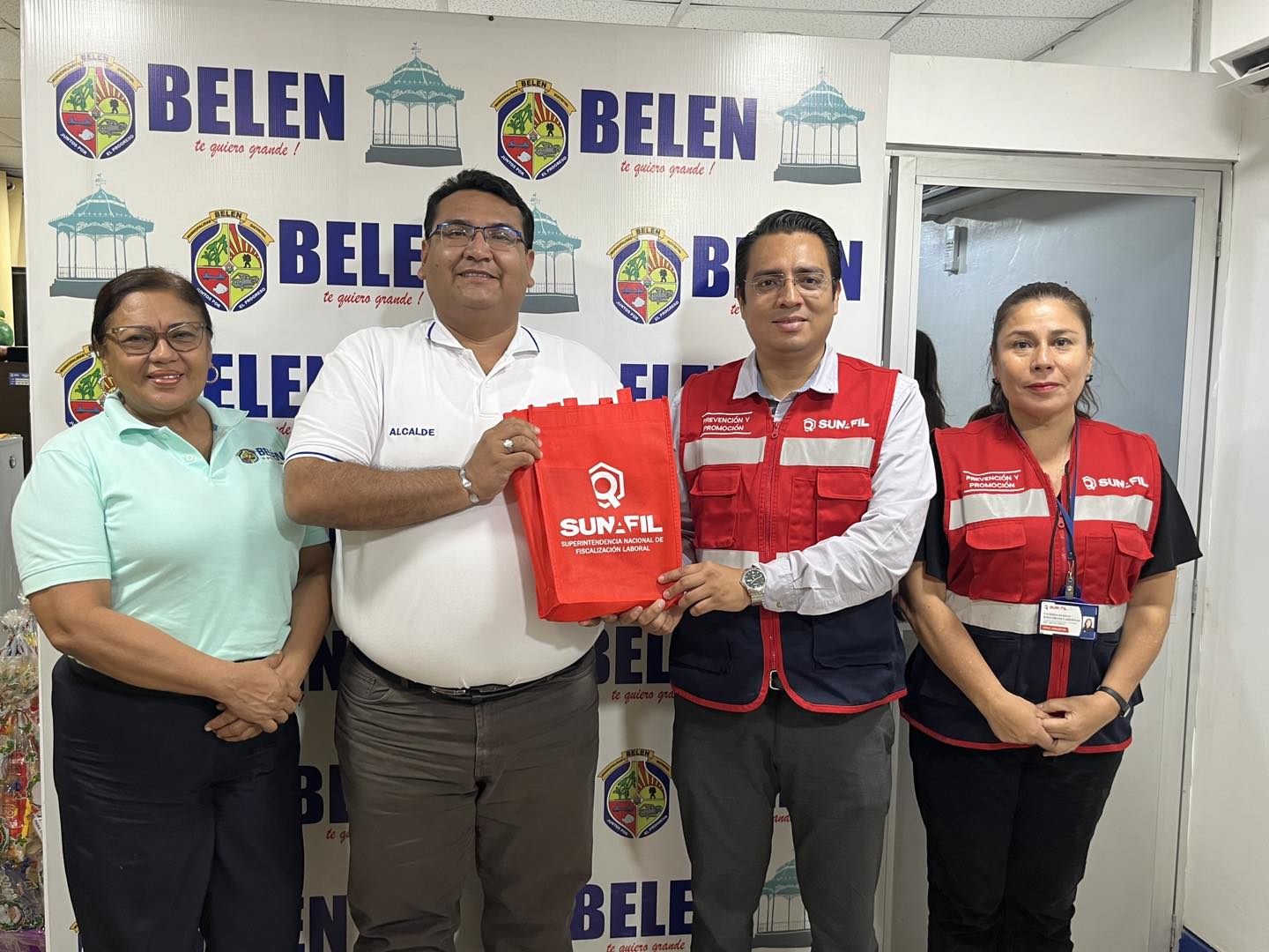 El alcalde Cesar Vidaurre Floridas recibió con mucho agrado la visita protocolar del abogado Lee Paolo Rivera Guerra