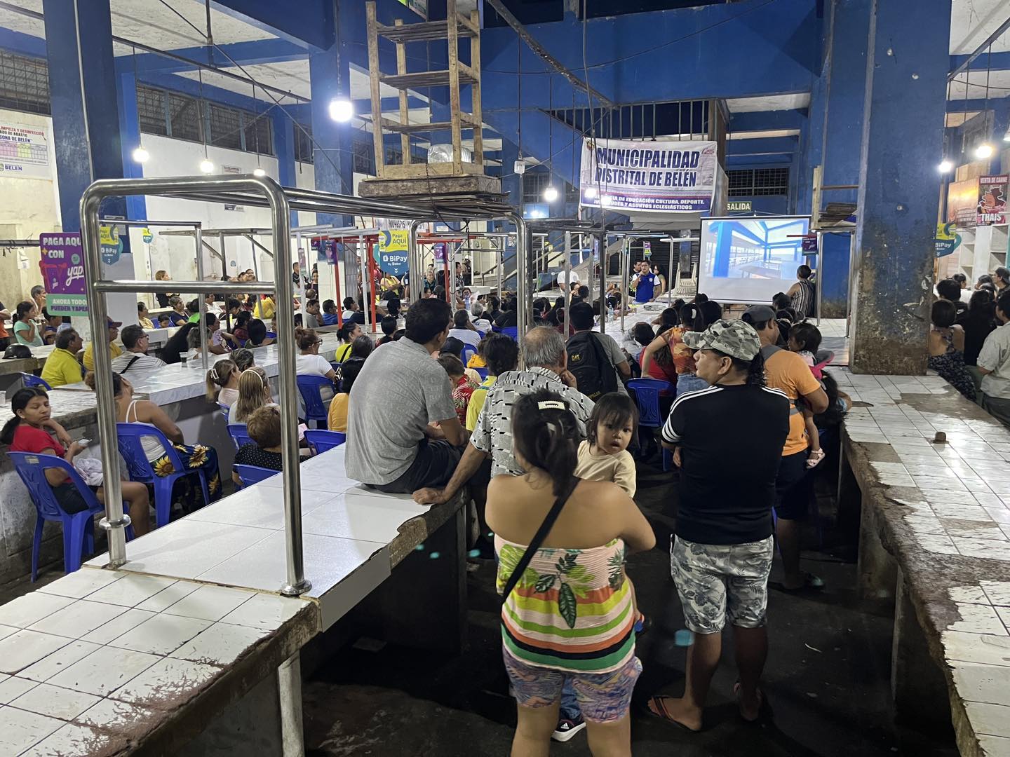  Importante reunión con los comerciantes del Mercado La Casona