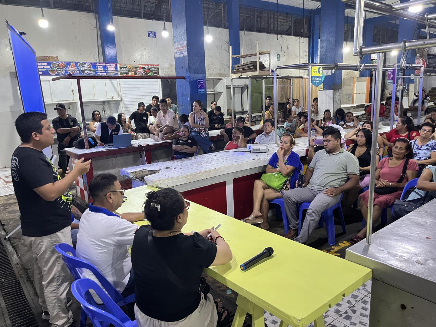  Importante reunión con los comerciantes del Mercado La Casona