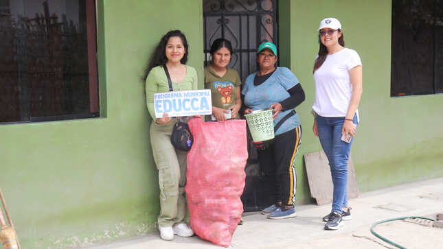 entrega de un premio por reciclar
