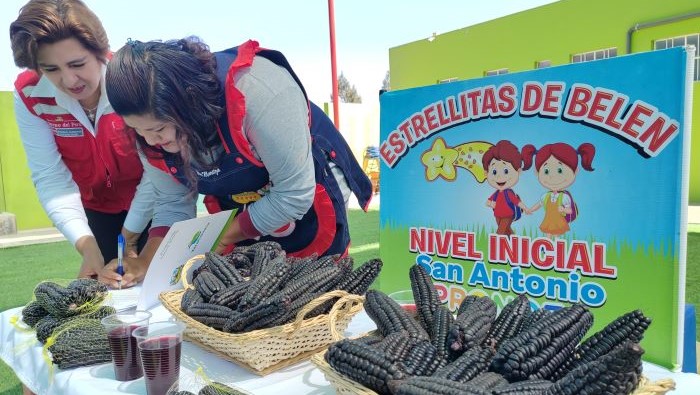 Escolares de Yarabamba reciben maíz morado para complementar el desayuno escolar de Qali Warma