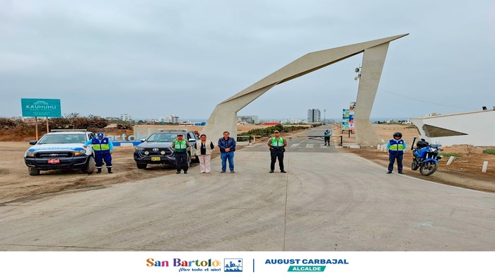 Para garantizar el orden durante el APEC, la Policía Nacional del Perú, la Municipalidad de San Bartolo y la Subprefecta Leticia Guevara realizan un operativo de seguridad para prevenir infracciones.