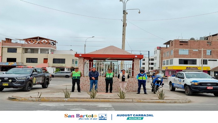 Para garantizar el orden durante el APEC, la Policía Nacional del Perú, la Municipalidad de San Bartolo y la Subprefecta Leticia Guevara realizan un operativo de seguridad para prevenir infracciones.