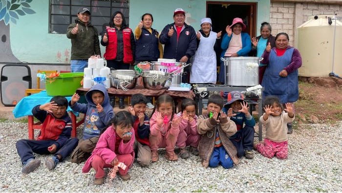 Municipalidad de Maras en Cusco entrega kit de cocina y menaje a institución educativa