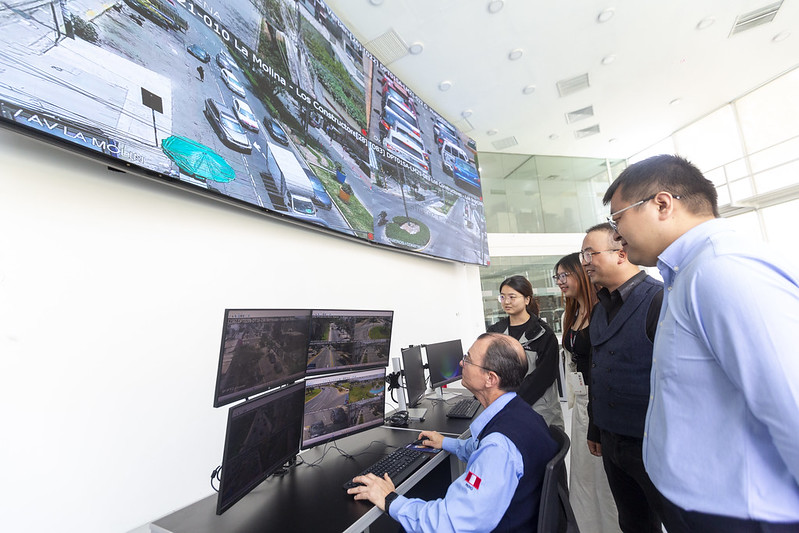 Delegación china visita Central de Gestión de Seguridad de La Molina
