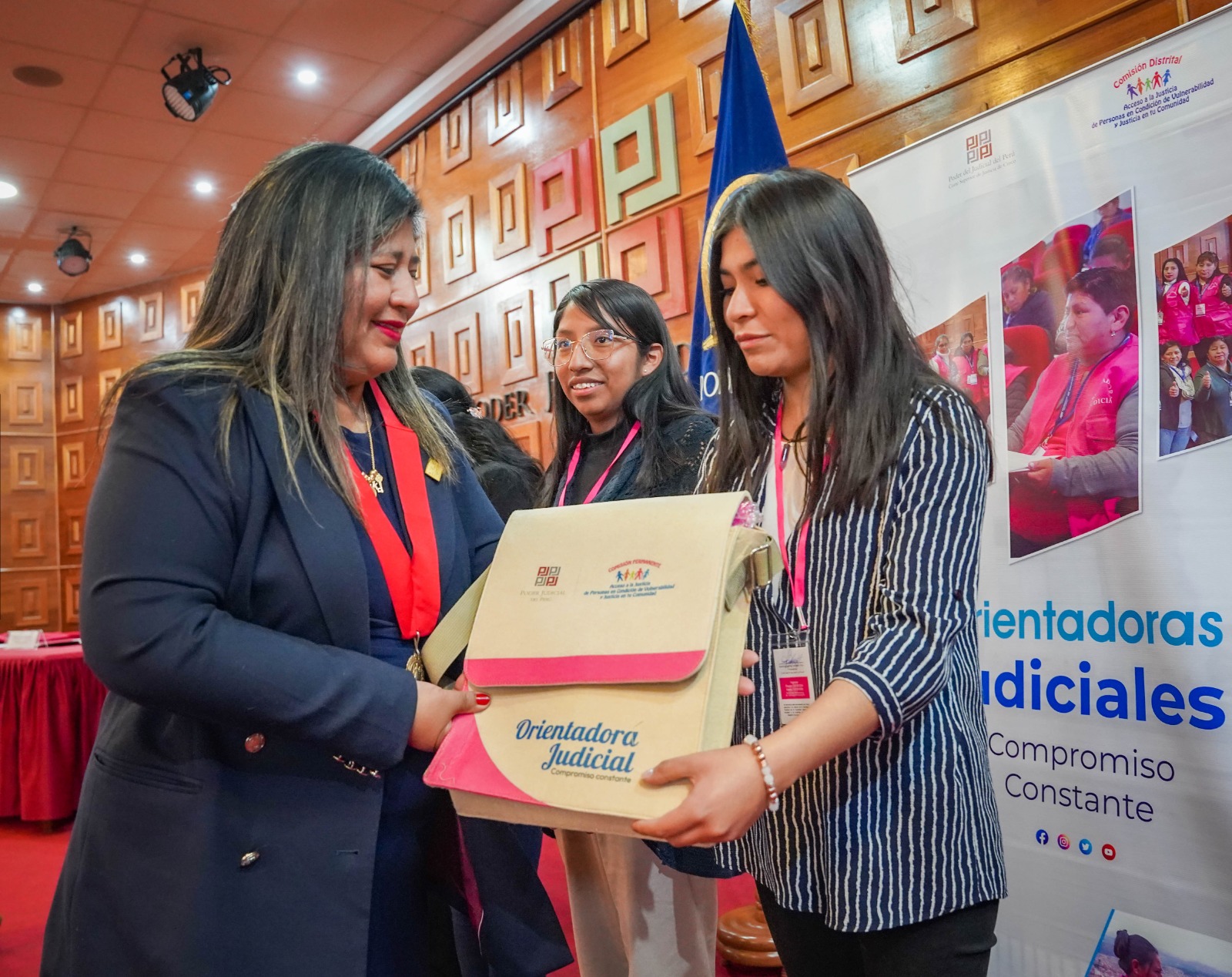 Corte de Cusco tomó juramento a segunda promoción de Orientadoras Judiciales 2024