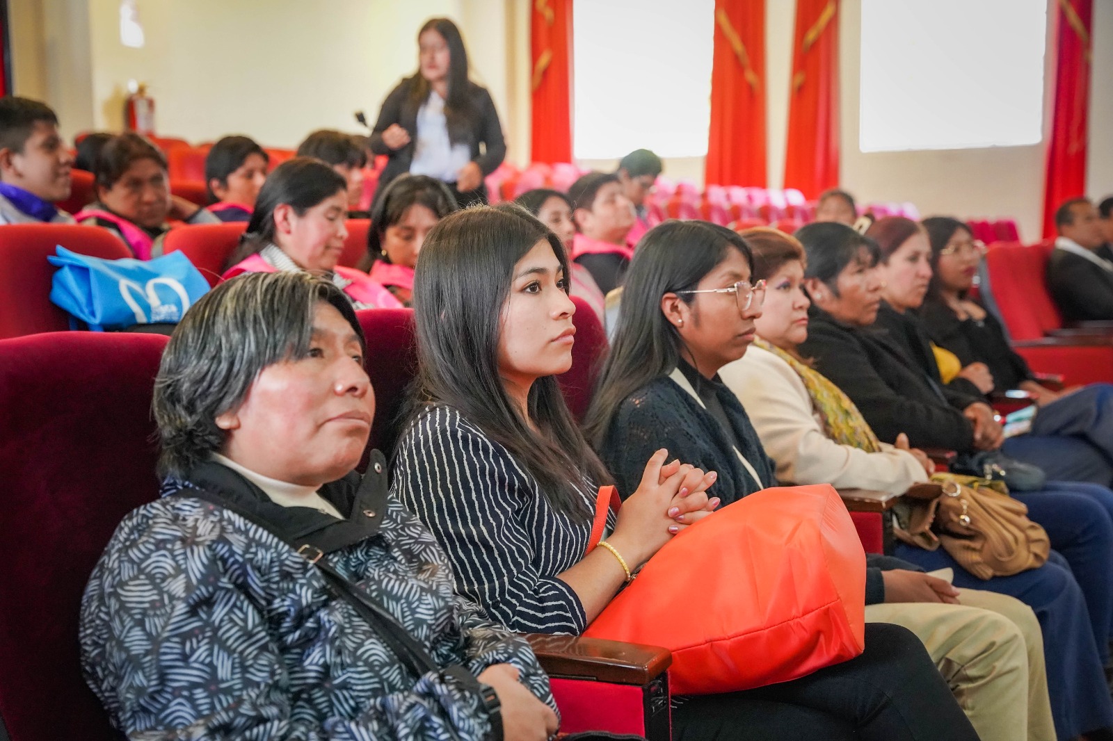 Corte de Cusco tomó juramento a segunda promoción de Orientadoras Judiciales 2024