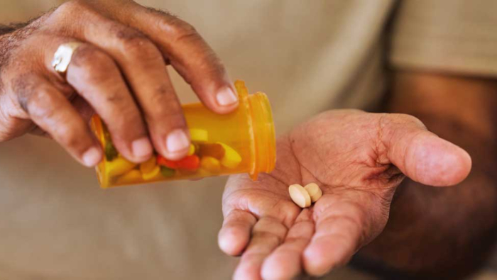 El Dr. Jorge Candela recomendó al público en general a evitar la automedicación de antibióticos y que cumplan con la prescripción médica previa evaluación.