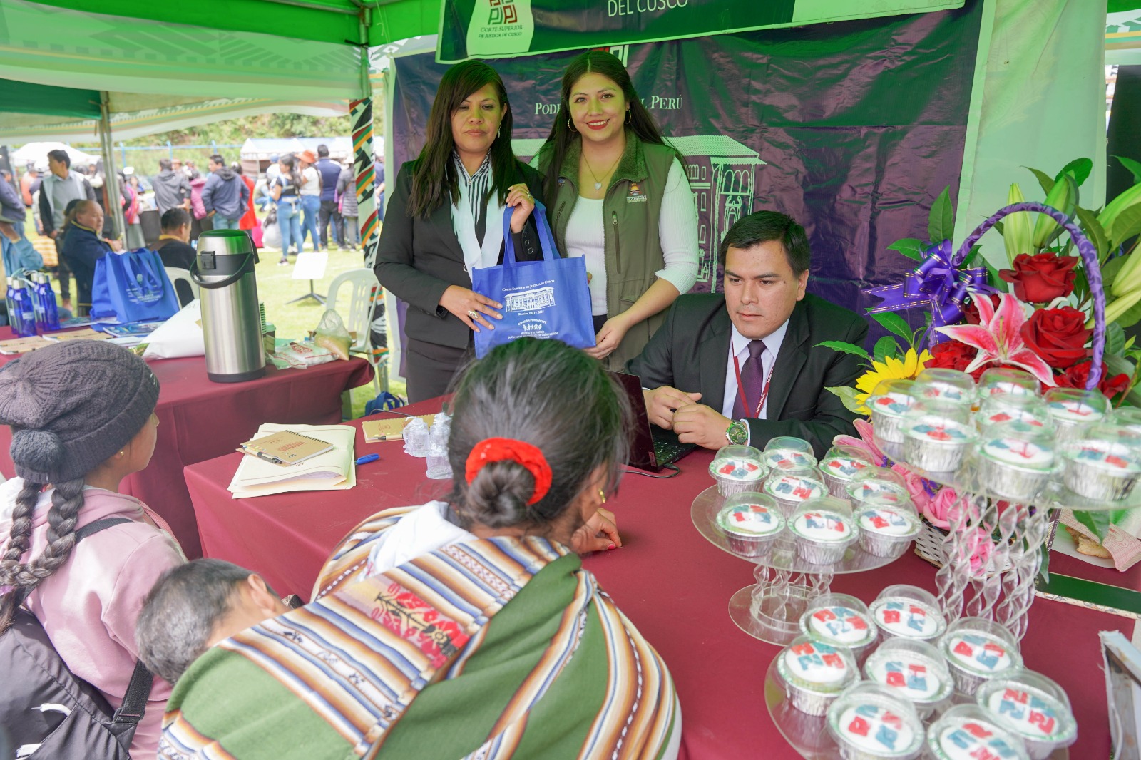 Más de 150 pobladores del distrito de Vilcabamba fueron beneficiados en la feria informativa "Justicia en tu Comunidad"