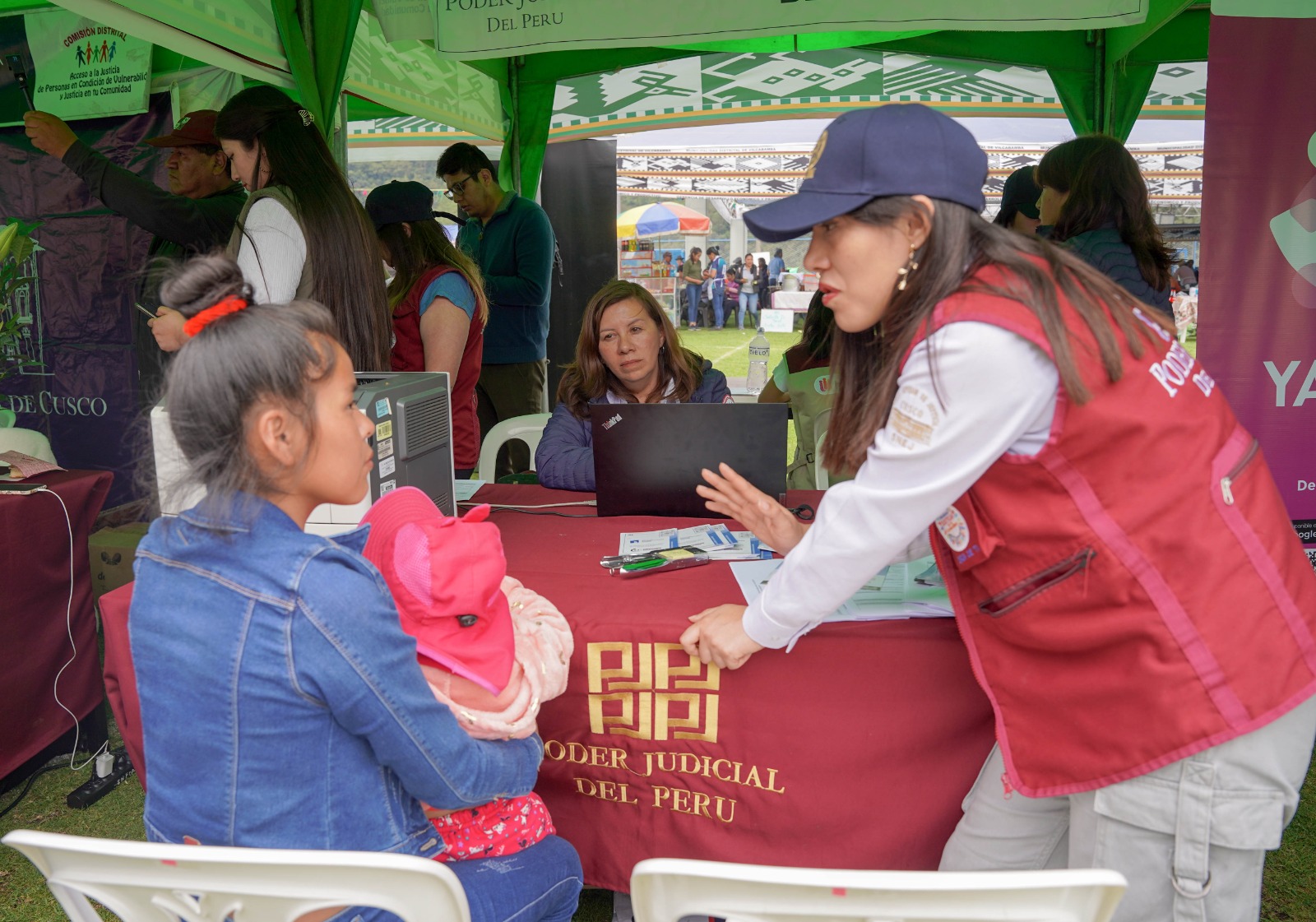 Más de 150 pobladores del distrito de Vilcabamba fueron beneficiados en la feria informativa "Justicia en tu Comunidad"