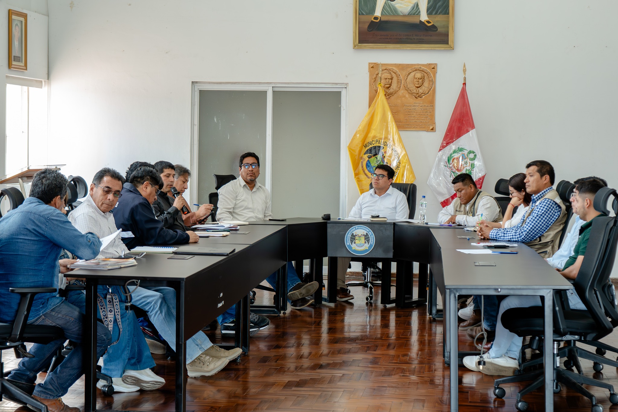 construcci贸n del Hospital de Huaral se re煤ne con miembros de COPROHSAD