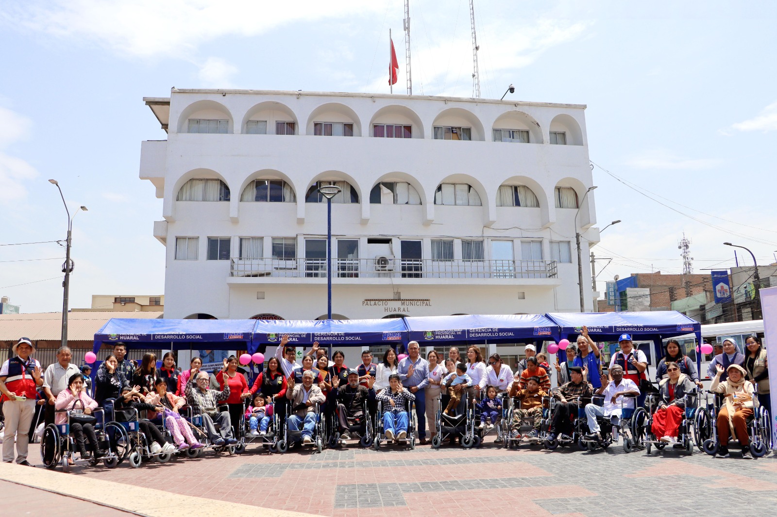  27 sillas de ruedas para personas con discapacidad 
