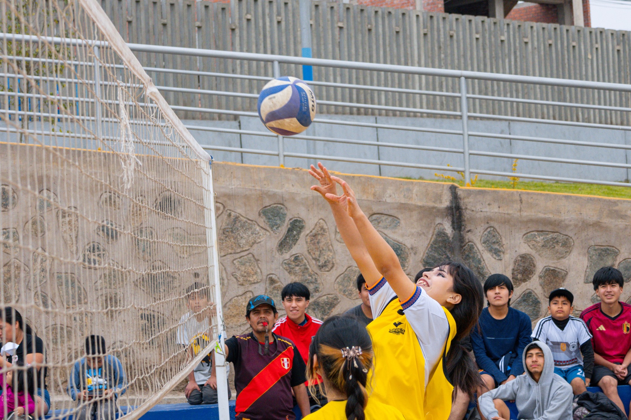 Vive el deporte ⚽🏃‍♂️🏅 en Ventanilla Norte con instalaciones deportivas para fútbol ⚽, vóley 🏐, básquet 🏀 y más en la Villa Juan Carlos Oblitas 🏟️.