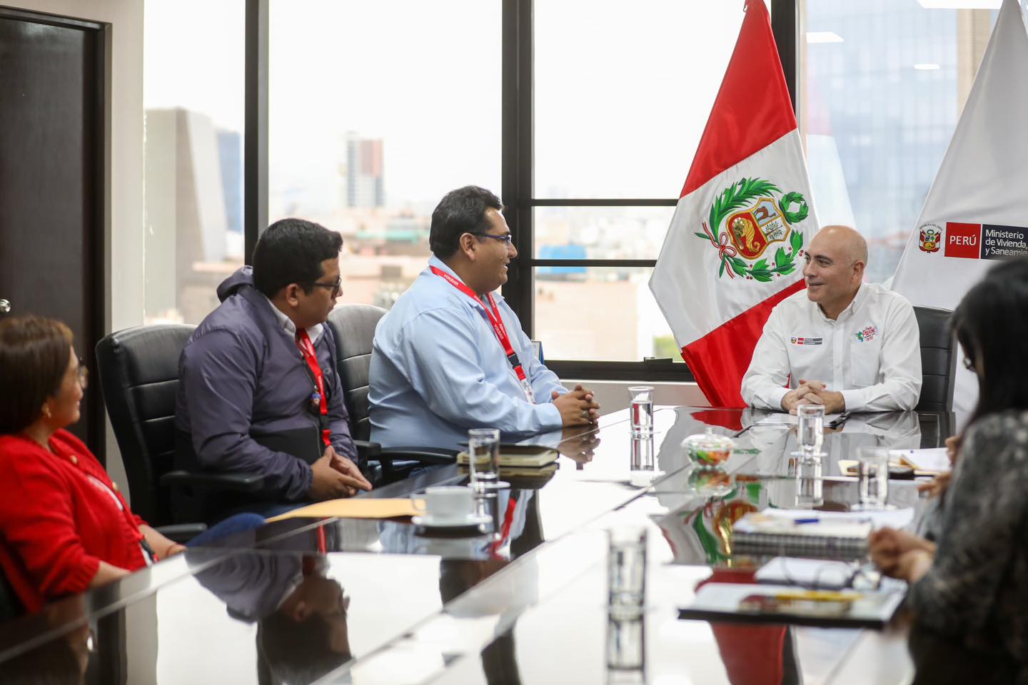 El alcalde Cesar Vidaurre Floridas sostuvo una reuni贸n estrat茅gica en Lima con el ministro de Vivienda