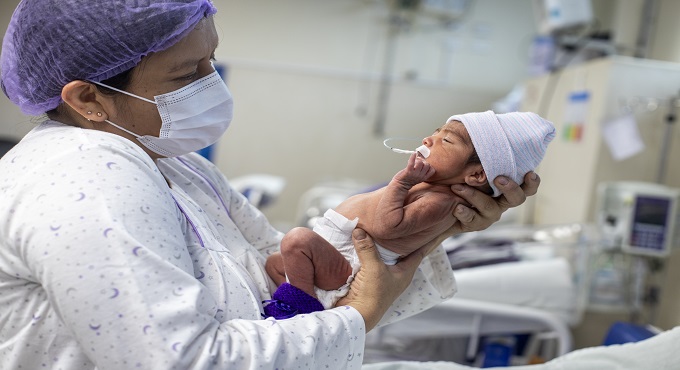 EsSalud: Lactancia materna y calostroterapia reducen de 8% a 2% la mortalidad por enterocolitis en bebés prematuros