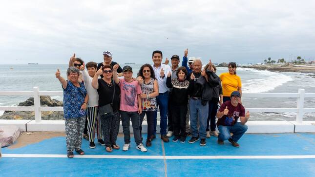 El alcalde de la Municipalidad Provincial de Ilo, Abg. Humberto Tapia Garay, hizo un alto en sus actividades para recibir y saludar a una delegación de turistas chilenos.