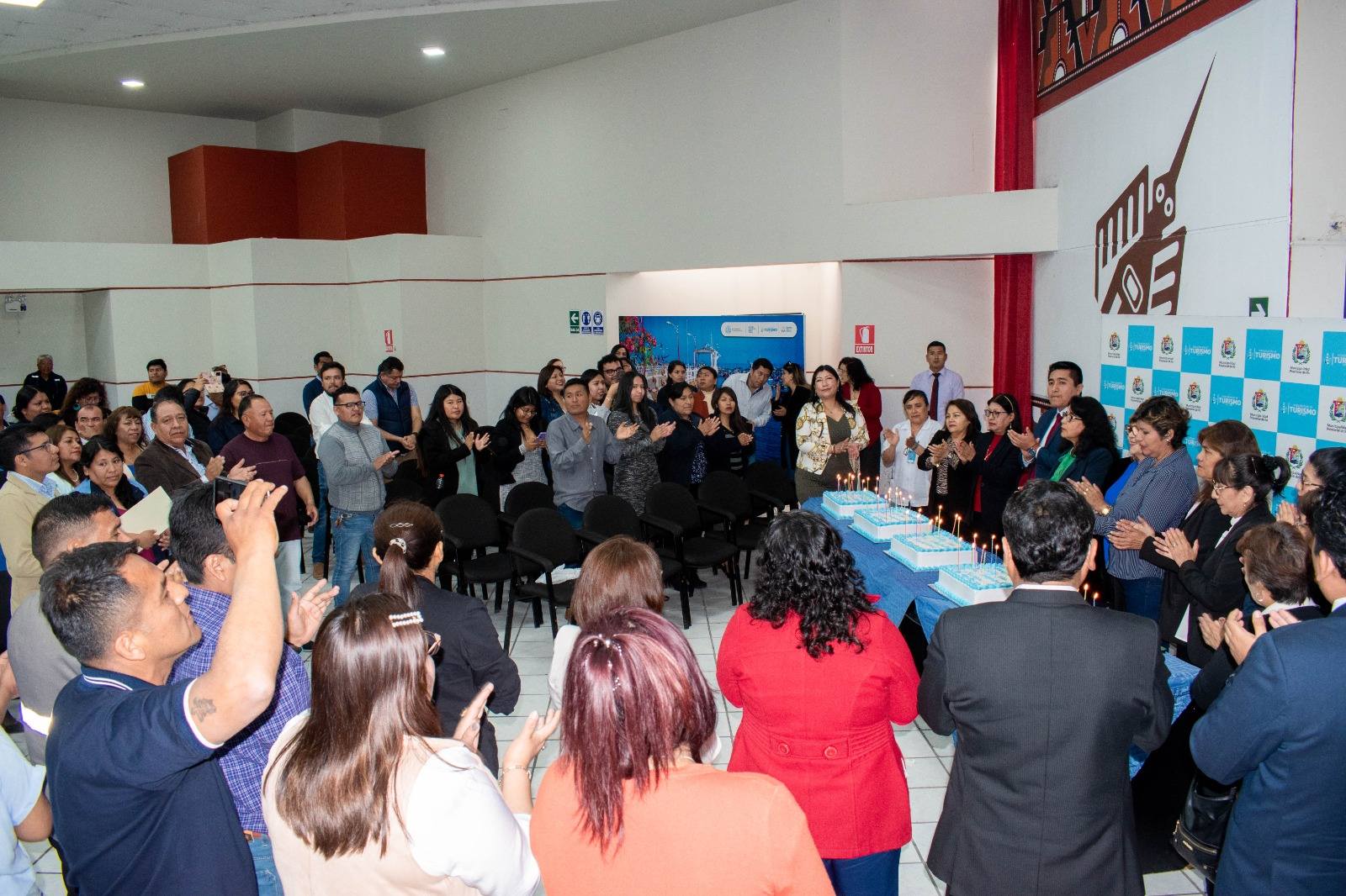 Los funcionarios de la Municipalidad Provincial de Ilo hicieron una pausa en sus labores y recibieron un homenaje por celebrarse el 5 de noviembre el Día del Trabajador Municipal.