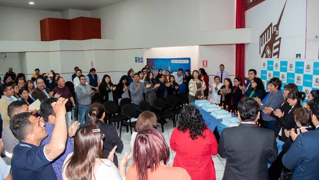 Los funcionarios de la Municipalidad Provincial de Ilo hicieron una pausa en sus labores y recibieron un homenaje por celebrarse el 5 de noviembre el Día del Trabajador Municipal.