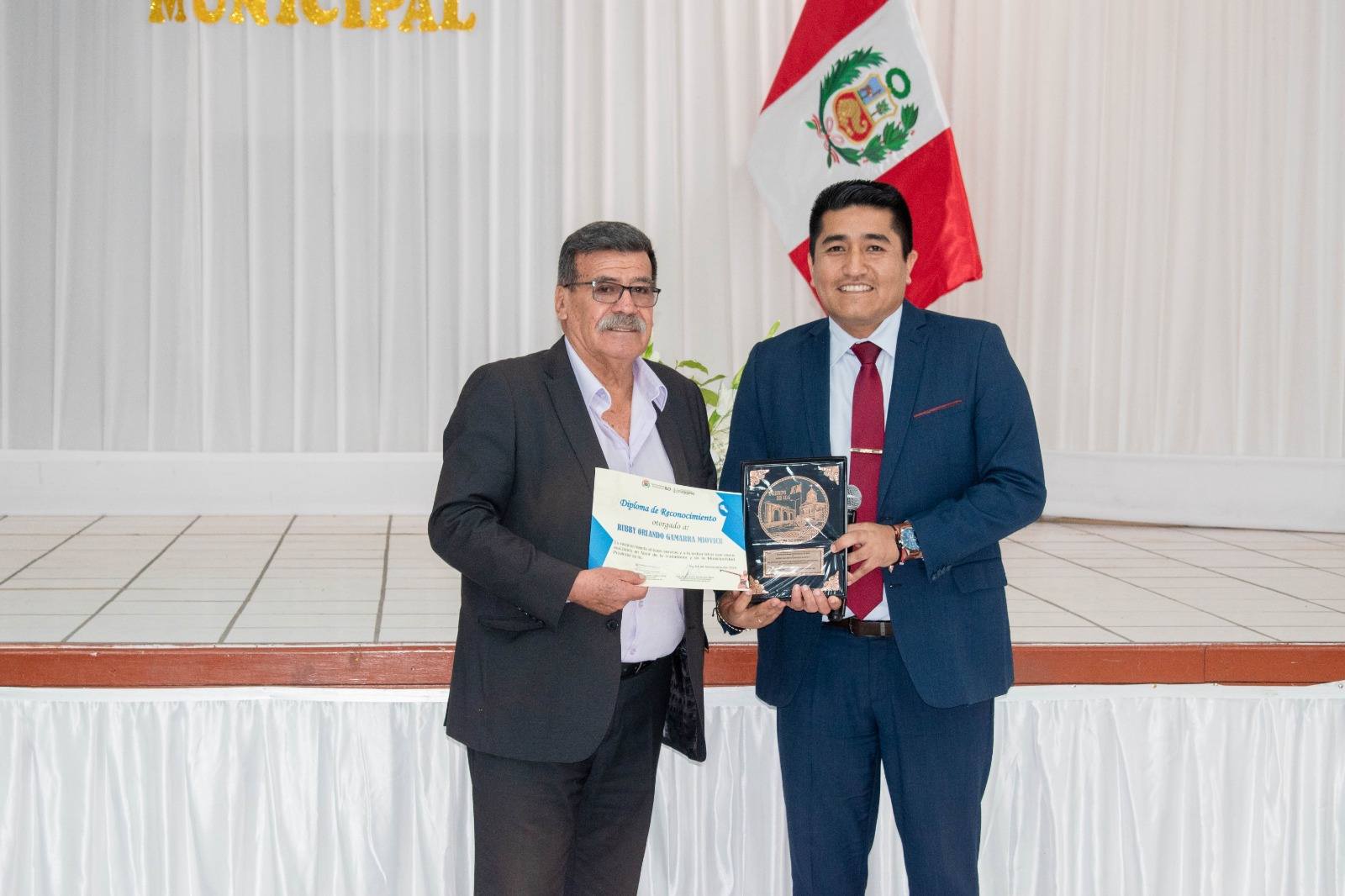 Los funcionarios de la Municipalidad Provincial de Ilo hicieron una pausa en sus labores y recibieron un homenaje por celebrarse el 5 de noviembre el Día del Trabajador Municipal.