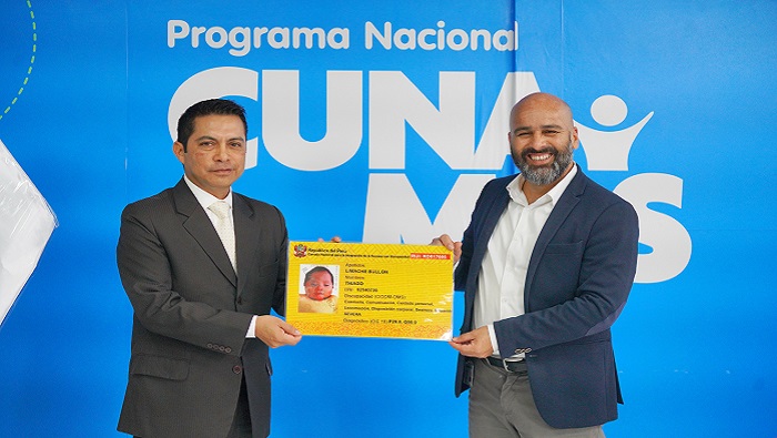 Cuna Más facilita inclusión Niño con discapacidad de Junín se convierte en el usuario 590 en recibir carné del Conadis  (3)
