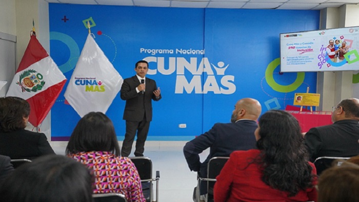 Cuna Más facilita inclusión Niño con discapacidad de Junín se convierte en el usuario 590 en recibir carné del Conadis (3)